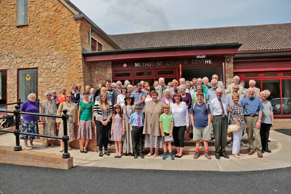 19-Congratation-outside